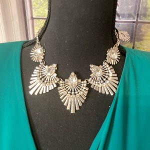 Beautiful sparkly necklace and earrings set